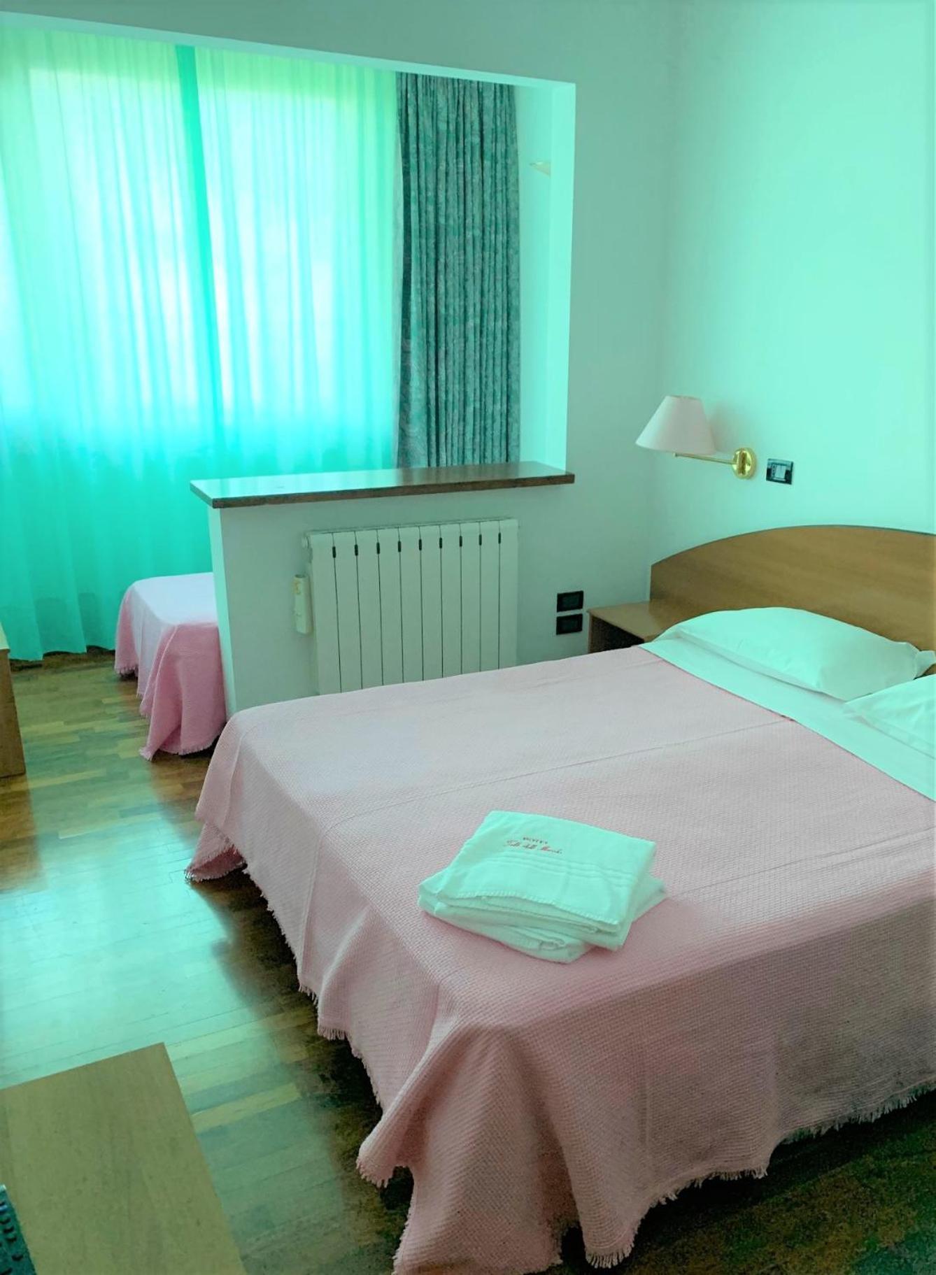 Hotel Tetto Delle Marche - Ristorante Dei Conti Cingoli Oda fotoğraf