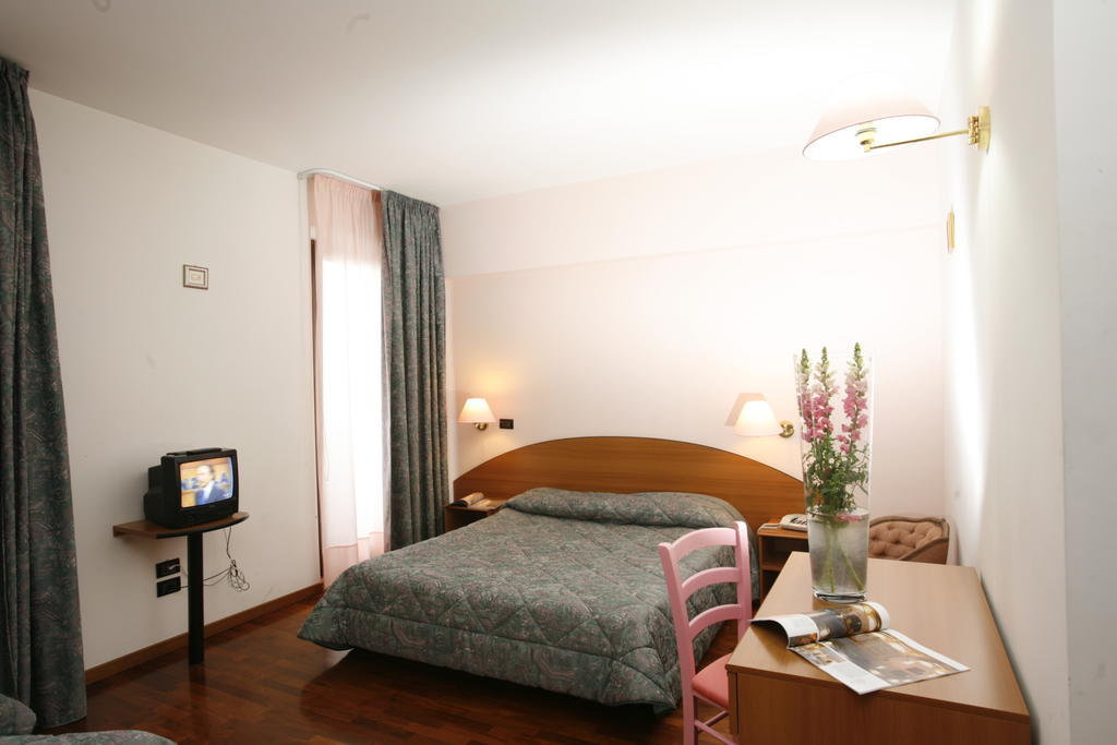 Hotel Tetto Delle Marche - Ristorante Dei Conti Cingoli Oda fotoğraf